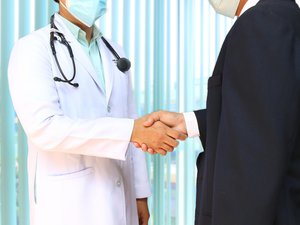 Le salarié pourra-t-il bientôt s'autoproclamer en arrêt de travail sans l'avis d'un médecin ? La Cour des comptes émet l'idée...