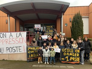 Les parents d'élèves mobilisés contre la suppression annoncée d'un poste dans ce village de l'Aveyron