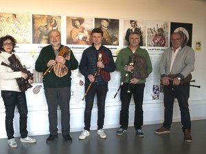 Violon en zinc, cabrette, cornemuse à miroir jouée à la cour de France... le musée de Cantoin rouvre avec de nouveaux instruments atypiques !