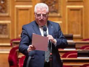 Port du couteau laguiole dans l'espace public : le sénateur de l'Aveyron Jean-Claude Anglars demande à la justice de trancher