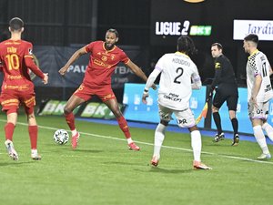 Football : Rodez est toujours aux commandes à Pau, suivez la rencontre en direct commenté