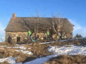 La neige est au rendez-vous sur les stations de l'Aubrac : ski, trottinette, laser game et nocturne au programme des vacances