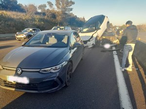 Le soleil rasant provoque un impressionnant carambolage entre 7 véhicules sur l'autoroute A9