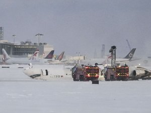 Spectaculaire accident d'avion au Canada : l'appareil s'est retourné à l'atterrissage, ce que l'on sait