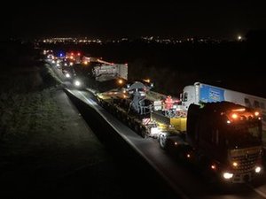 Convoi géant de 342 tonnes de Sète à Brommat : une nuit compliquée pour atteindre sa nouvelle escale avant d'arriver à Millau ce mercredi