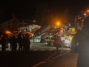 EN IMAGES Convoi exceptionnel de 342 tonnes de Sète à Brommat : revivez son passage à Millau en photo et vidéo