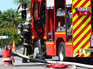 Incendie d'une maison en Aveyron : son occupante hospitalisée après avoir inhalé de la fumée