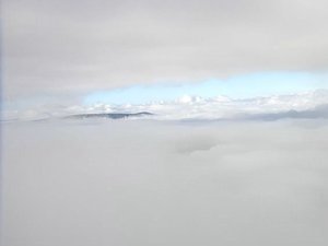 EN IMAGES. Nuages et brouillard ont investi le viaduc de Millau ce dimanche matin : prudence si vous circulez dans le secteur