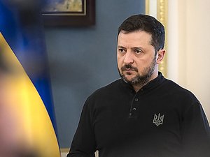 Guerre en Ukraine : trois ans après, Volodymyr Zelensky loin d'être considéré comme un dictateur