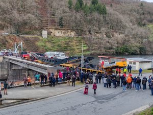 VIDÉO. Convoi exceptionnel en Aveyron : le transformateur de 342 tonnes franchit en marche arrière le barrage EDF de Cambeyrac