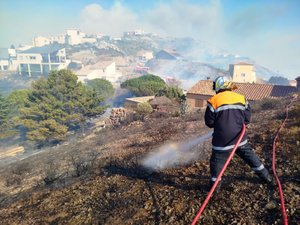 L'incendie a failli rayer de la carte un quartier résidentiel de Narbonne en 2024 : le pyromane présumé a avoué les faits