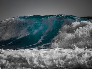 Cyclone Garance à La Réunion : niveau rouge déclenché, vagues et rafales, aéroport fermé... ce que l'on sait