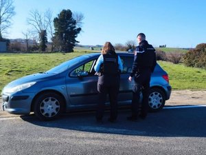 Insolite : sans permis de conduire, la conductrice de 77 ans dépasse en klaxonnant... la voiture banalisée des gendarmes