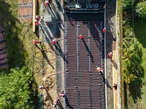 Route chauffante, anti-verglas, énergie renouvelable... quel est ce nouveau type de bitume qui débarque progressivement en France ?