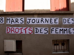 Collages féministes sur les murs de Millau : la municipalité ne portera pas plainte