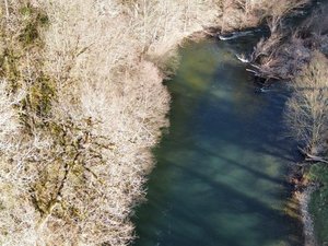 Le pêcheur tombe dans le Lot, est emporté par le courant et se retrouve coincé au milieu de la rivière