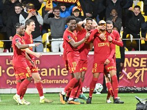 Tim Nkada avec ses lunettes de soleil