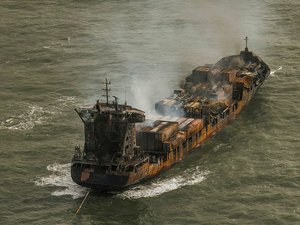 Collision en mer du Nord : face au risque de pollution, la France est-elle menacée ?