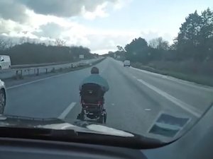 VIDÉO. La folle histoire du jour : une femme en fauteuil roulant s'insère sur la 2x2 voies, les automobilistes s'organisent pour la protéger