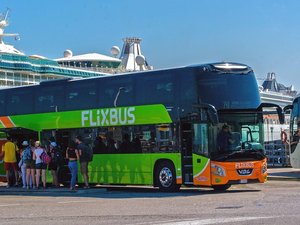 Abandonner des passagers en plein trajet ? Les compagnies de bus sont dans leurs droits