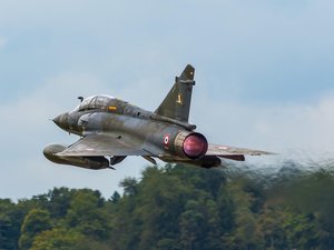 Guerre en Ukraine : la France va-t-elle livrer davantage de Mirage 2000 à Kiev ?