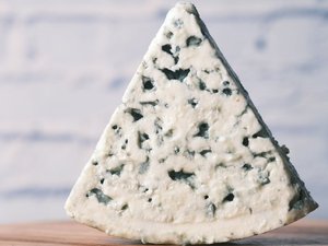 100 ans de l'appellation roquefort : ventes en berne, droits de douane... ces nouveaux défis auxquels se retrouve confronté l'emblème de l'Aveyron