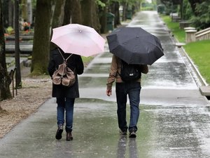 METEO. Un ciel couvert et humide, des averses orageuses au sud, des températures timides, un dimanche parapluie en Aveyron