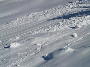 Risque d'avalanches : un jeune homme est mort en Savoie, il a été emporté par une coulée de neige alors qu'il se trouvait à l'entrée de la station