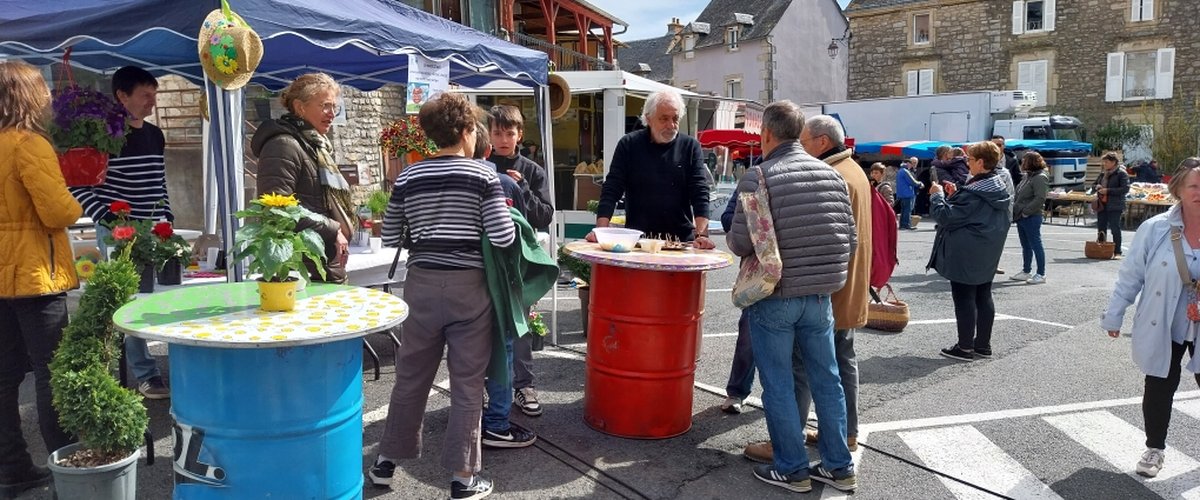 Laissac-Sévérac l'Église. Un marché animé et très convivial