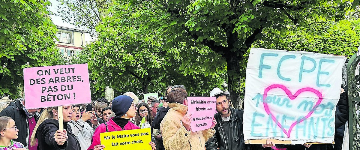 Nous sommes des bénévoles : forte mobilisation à Villefranche-de-Rouergue pour défendre la FCPE