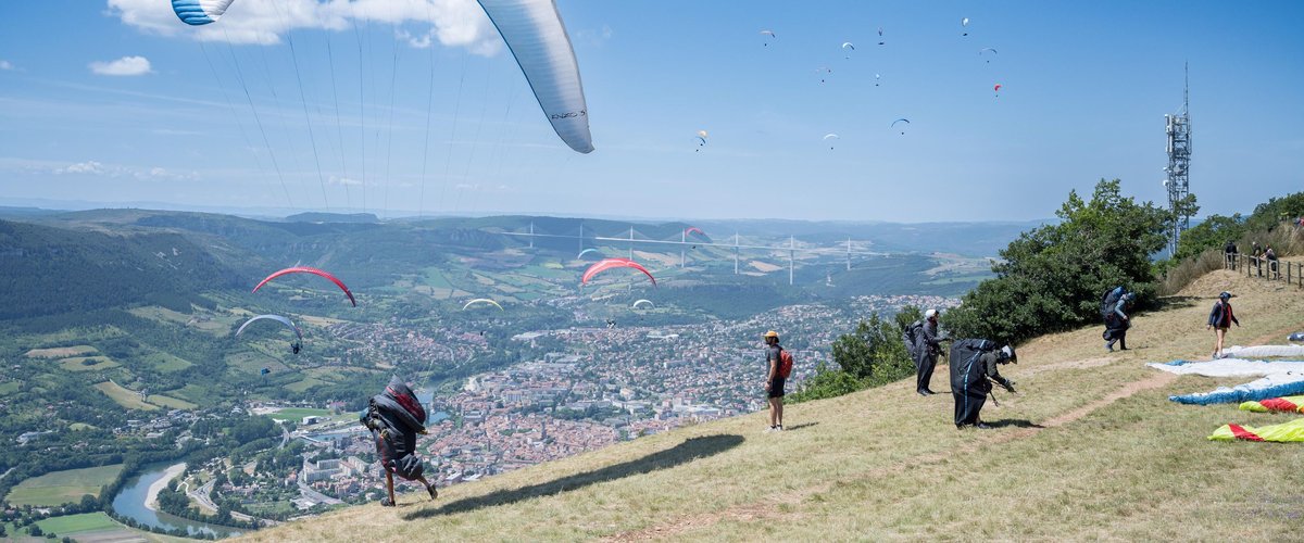 C'est un beau cadeau : l’élite mondiale du parapente présente à Millau pour les Natural Games