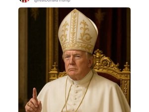 Donald Trump nouveau pape ? A quelques jours du conclave, le président des États-Unis publie un portrait de lui... en souverain pontife