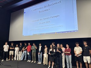 Ces lycéens de l'Aveyron s'échauffent avant leur Grand oral du Bac... dans une salle de cinéma !