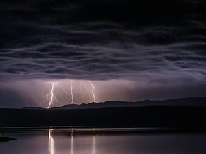 Orages : l'Aveyron a été le département de France le plus foudroyé cette nuit, plus de 1 000 éclairs ont grondé en l'espace de deux heures
