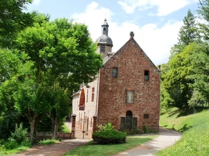 Patrimoine : y aura-t-il un trophée pour cette chapelle de l'Aveyron datant du XIVe siècle ?