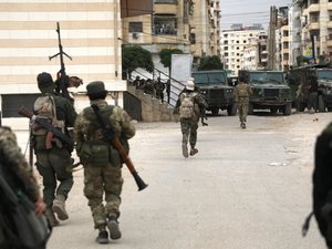 Le président syrien Ahmed al Charaa en place depuis la chute de Bachar al-Assad, reçu ce mercredi à Paris pour sa première en Europe