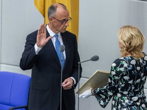 Élu chancelier en Allemagne après une journée à rebondissements, Friedrich Merz est attendu en France ce mercredi