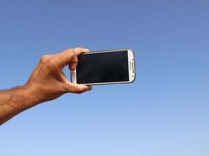La fête sur le rooftop vire au cauchemar : il tente de se prendre en selfie sur le toit de l'hôtel et fait une chute mortelle de 8 étages