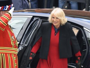 "Le jour idéal pour les porter" : une création de l'Atelier du gantier de Millau portée par la reine d'Angleterre