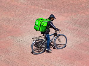 Prison, fuites, trafics, travail au noir : quand les policiers veulent contrôler les livreurs Uber Eats dans cette ville d'Occitanie, c'est la débandade totale