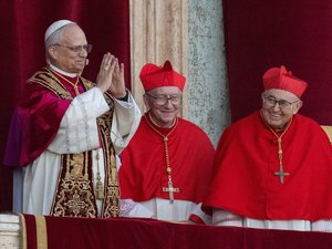 Léon XIV : originaire de Chicago, double nationalité péruvienne, membre de l'Ordre de Saint-Augustin... Qui est le nouveau pape ?