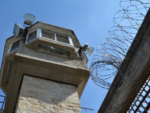 22 000 détenus sont sans place dans les prisons françaises : une réduction de peine pour réduire la surpopulation carcérale ?