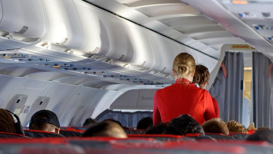 Elle prend l’avion à Bruxelles pour l’Espagne, accouche en plein vol, et se retrouve avec sa petite fille à la maternité du CHU de Limoges Elle prend l’avion à Bruxelles pour l’Espagne, accouche en plein vol, et se retrouve avec sa petite fille à la maternité du CHU de Limoges