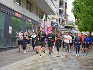 Avant l'Ekiden de Rodez, 130 coureurs partent en reconnaissance du parcours dans le centre-ville