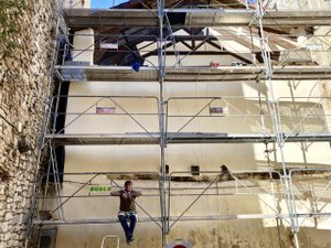 "Il faut que ce mur donne l'illusion d'être habité" : une peinture réaliste va voir le jour au centre historique de cette commune de l'Aveyron