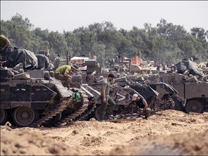 Gaza : pendant les négociations de cessez-le-feu et après des bombardements meurtriers, l'armée israélienne annonce lancer 