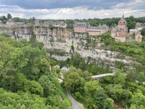 Votre été en Aveyron : entre les falaises, balade au coeur du 