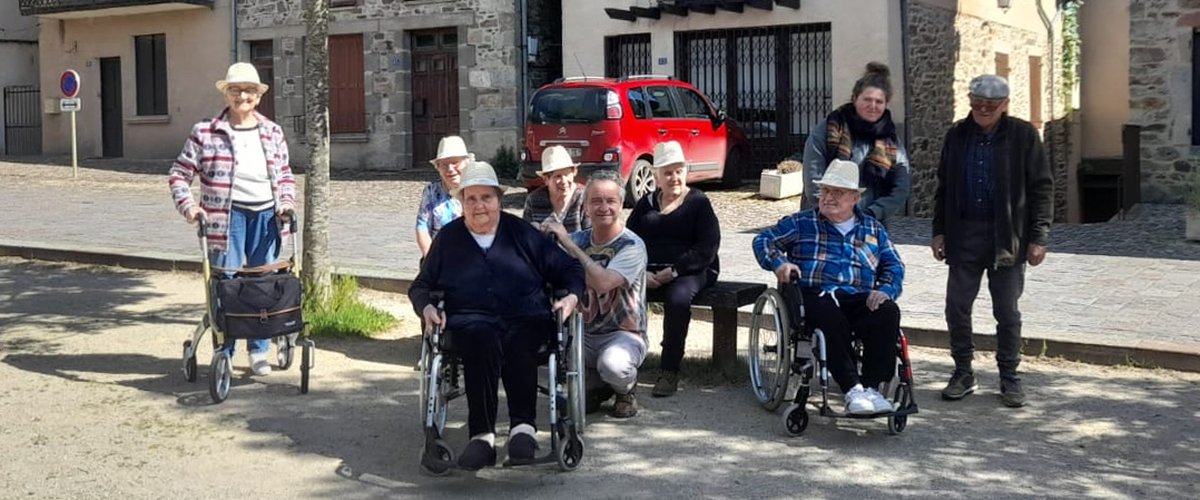 Saint-Amans-des-Cots. Les résidents de Saint-Jean en séjour au centre équestre du Daoudou