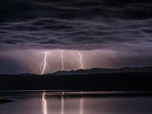 CARTE. Météo : après le déluge meurtrier dans le Var, 15 départements restent en vigilance jaune ce mercredi