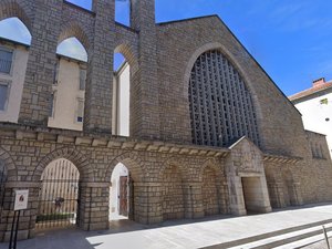 Colis suspect dans une chapelle : un périmètre de sécurité déployé à Villefranche-de-Rouergue, une équipe de déminage en chemin